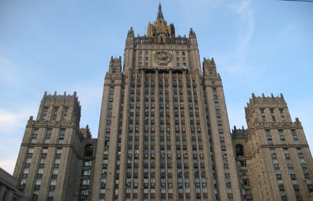МИДу не понравились слова Тиллерсона об улучшающих отношения с Москвой санкциях