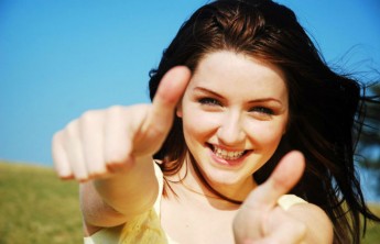 Опрос: счастливыми себя ощущают 84% россиян