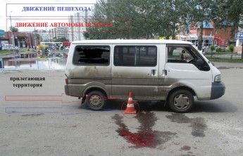 В Абакане микроавтобус насмерть сбил женщину