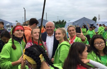 Глава Хакасии встретился с участниками молодежного международного форума «Этнова. Тёплая Сибирь»