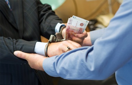 В Хакасии директора МУП будут судить за взятку в 300 тыс. рублей