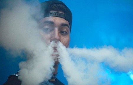 СМИ: в ресторанах и барах России запретят кальяны и вейпы