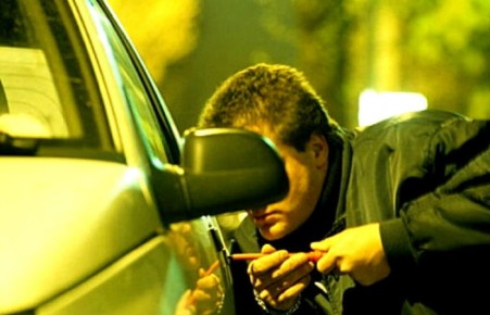 В Черногорске угонщик не успел далеко уехать на чужой "шестерке"