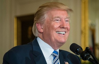 Трамп поблагодарил Путина за высылку дипломатов из России