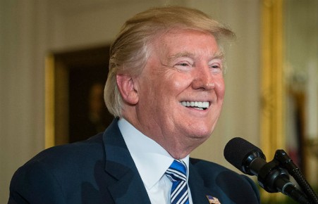 Трамп поблагодарил Путина за высылку дипломатов из России