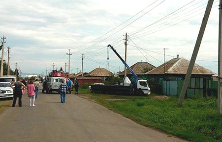 В Хакасии водитель погрузчика погиб от удара током в 10 тысяч вольт
