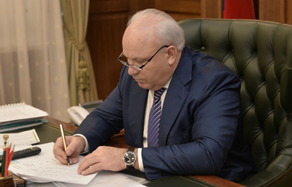 Глава Хакасии подписал ряд социальных законов