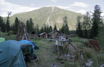 Московские студенты помогут Агафье Лыковой подготовиться к зиме