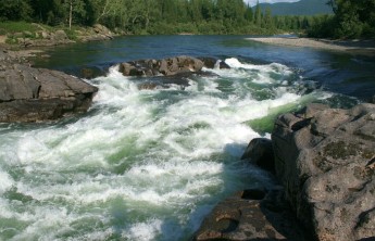 Обнаружено тело черногорского рыбака, пропавшего на реке Казыр