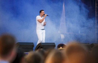 На фестивале «#ВБелом» выступят участники «Танцев на ТНТ» и «Comedy Баттл»