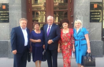 Глава Хакасии обсудил поддержку республики с замминистра финансов России