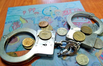 В Хакасии должник по алиментам прятался от приставов на пасеке