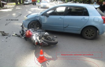 Жителей Абакана просят сдать кровь для пострадавшего в ДТП фельдшера скорой помощи