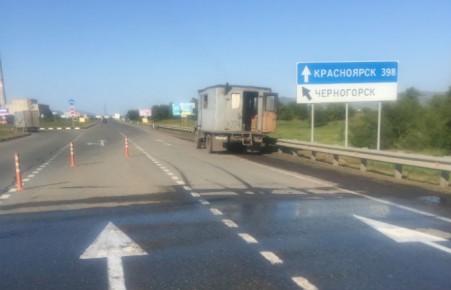 Коммунальную аварию в Черногорске устраняют больше 20 человек