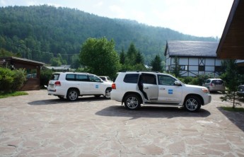 В Красноярске запустили экскурсии за 2,5 миллиона с тест-драйвом элитных авто и игрой в гольф ​