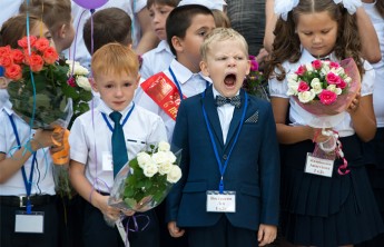 Депутатам предложили перенести начало учебного года