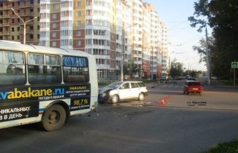 В Абакане автобус не пропустил «Мазду»