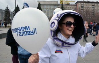 Хакасские школьники присоединились к флешмобу #Поднимиголову