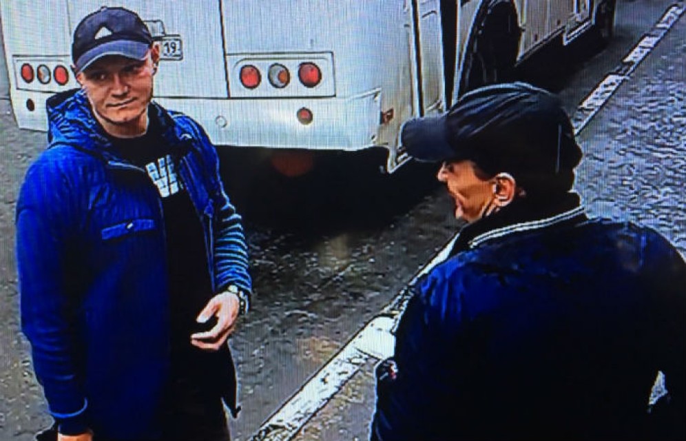 В Абакане разыскивают подозреваемых в краже телефонов