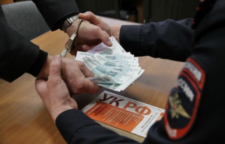 Житель Абакана отправился в колонию за попытку откупиться от пристава