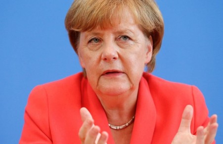 Меркель сравнила присоединение Крыма к России с разделением Германии