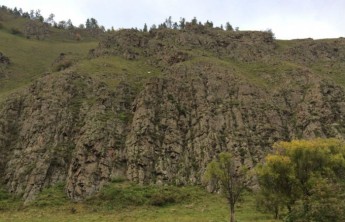 В Абазе полицейский снял шестилетнюю девочку с отвесной 70-метровой скалы