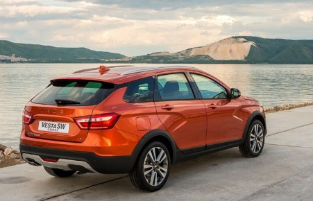 АвтоВАЗ запустил производство двух новых версий модели Lada Vesta 