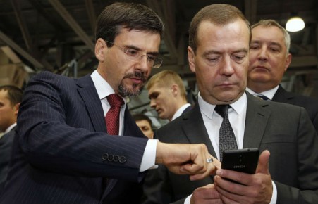 Медведев не будет пользоваться российским смартфоном Inoi R7
