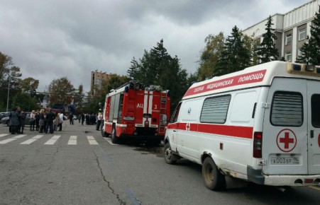 В Абакане из-за телефонных угроз эвакуировали республиканское правительство, школы и магазины