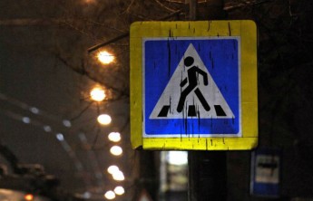 В Хакасии водитель сбил девушку на «зебре» и отвез ее в больницу