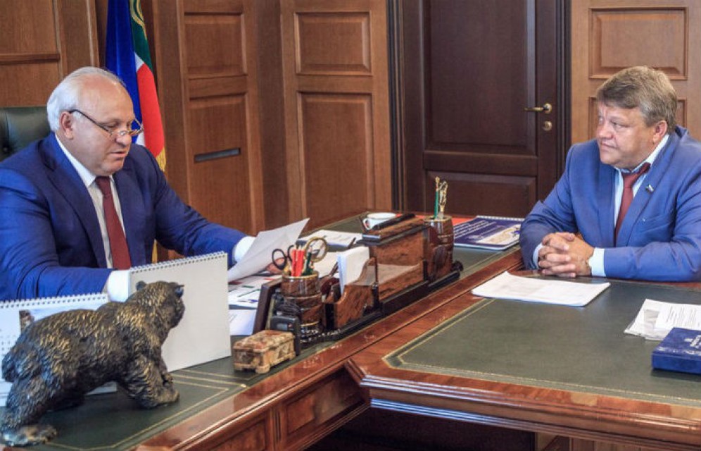 Группа хакасских журналистов перевезет с Донбасса в Россию раненых детей