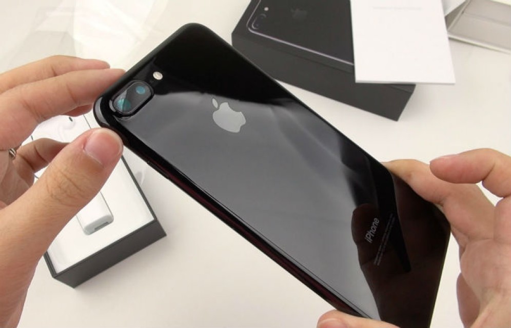 Apple обрушила цены на iPhone 7 и iPhone 7 Plus