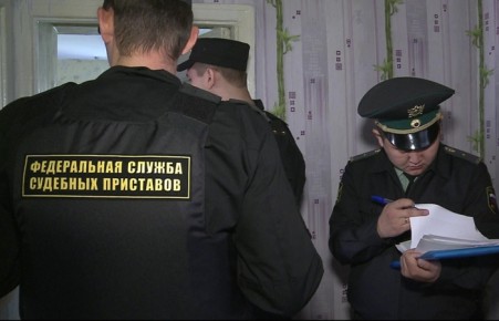 В Хакасии приставы лишили должника оружия
