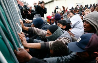 Почти половина французов захотела закрыть границы страны от мигрантов