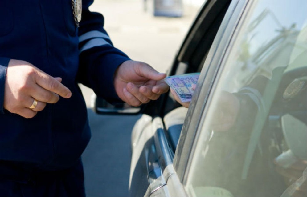 В Хакасии инспектор ГИБДД, возвращаясь домой с сыном, задержал нетрезвого водителя