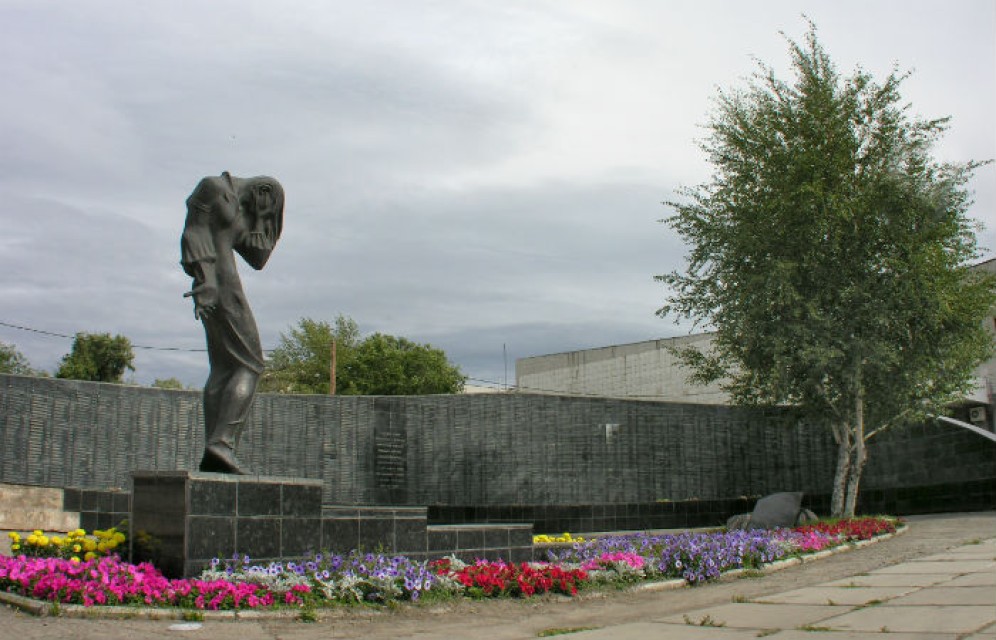 В Абакане вандалы разрушили часть памятника репрессированным