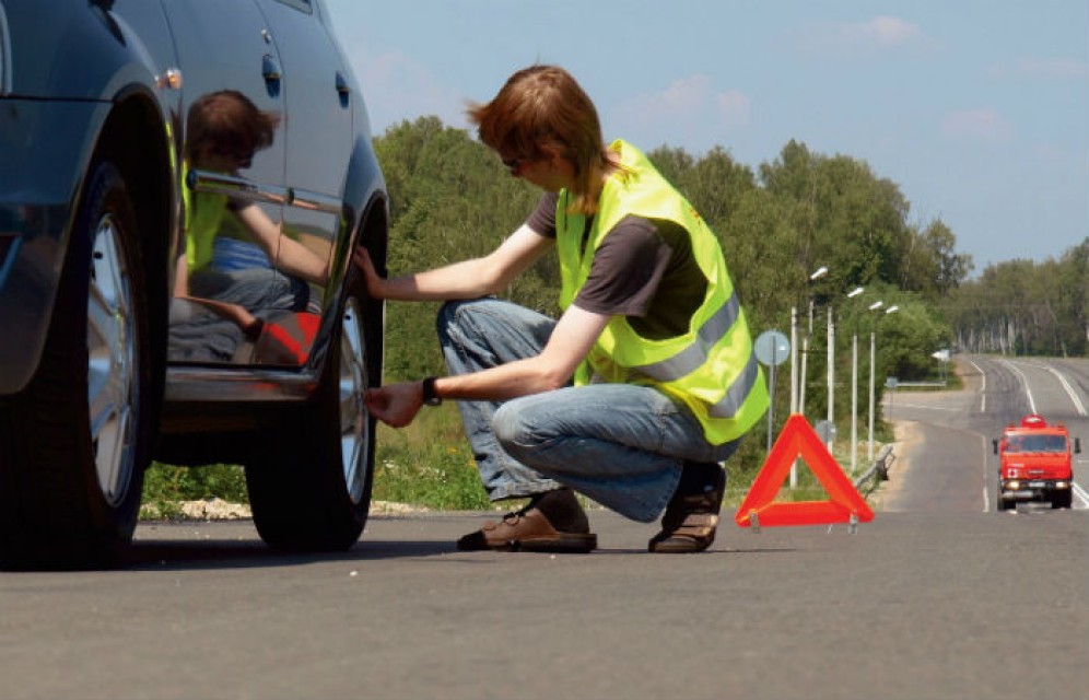 Водителей обяжут носить светоотражающие жилеты