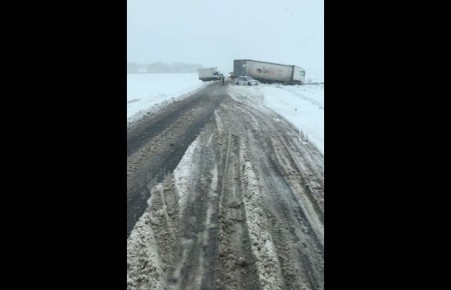 Красноярскую трассу завалило снегом