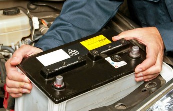 Двое жителей Хакасии украли аккумуляторы с дорожно-строительной техники