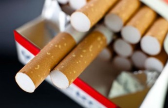 Госдума отказалась запрещать продажу сигарет гражданам моложе 21 года