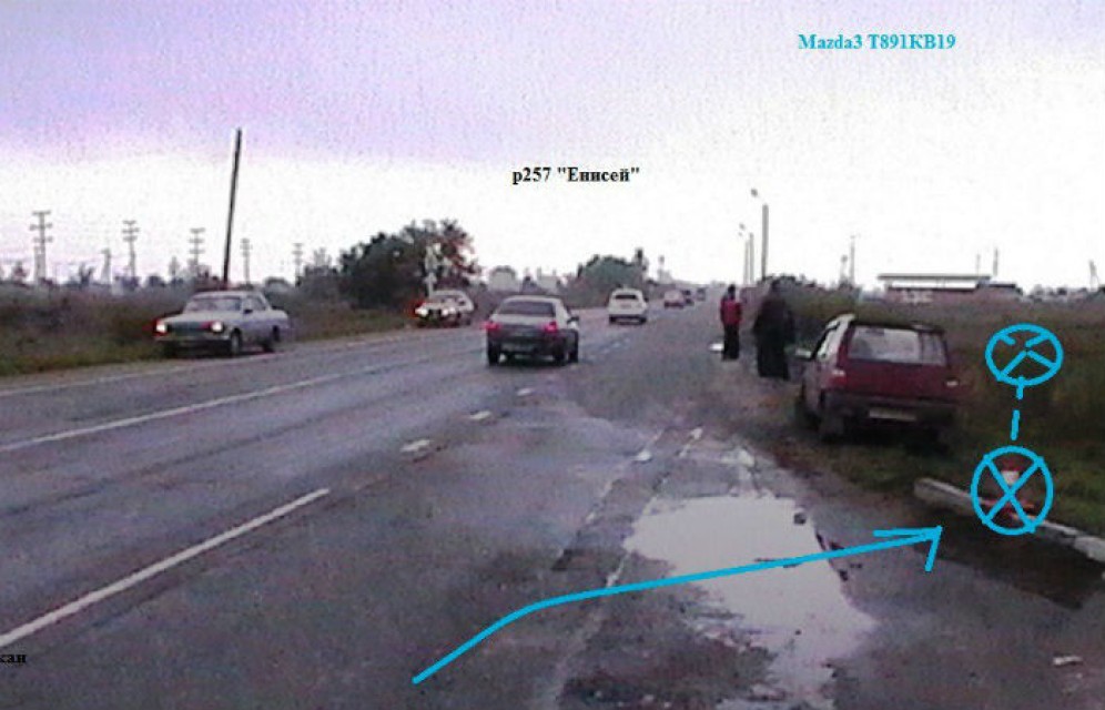 В Хакасии две автоледи, уходя от столкновения, съехали в кювет и перевернулись