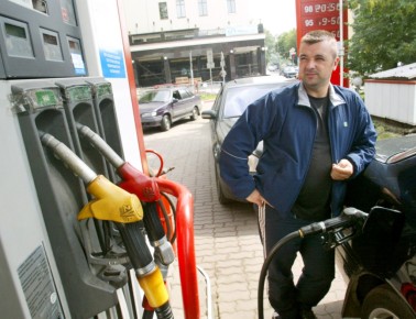 Бензин в Хакасии стал самым дешевым в Сибири