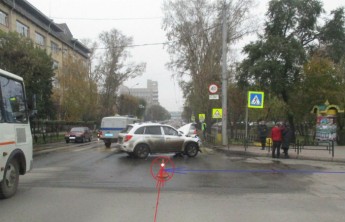 В Абакане бесправник спровоцировал ДТП с тремя автомобилями