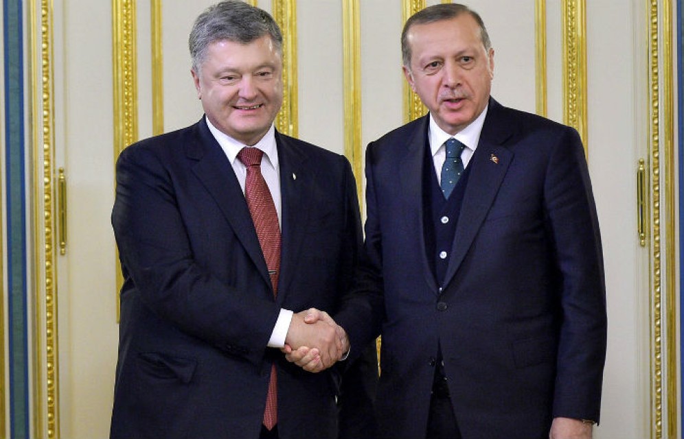 Появилось видео дремлющего Эрдогана на встрече с Порошенко в Киеве