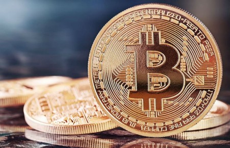 Путин заявил о серьезных рисках при использовании криптовалют