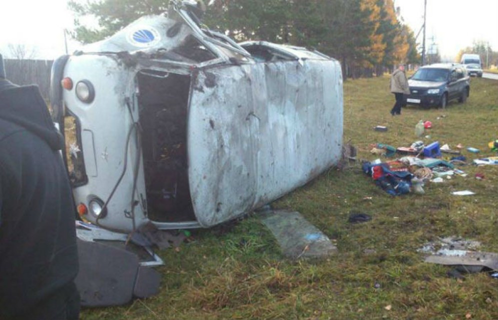 В Хакасии "Honda" не уступила дорогу "буханке": трое пострадавших