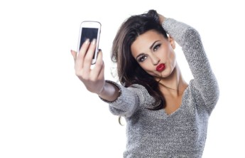 Глава Минздрава назвала селфи проявлением распущенности и эгоцентризма