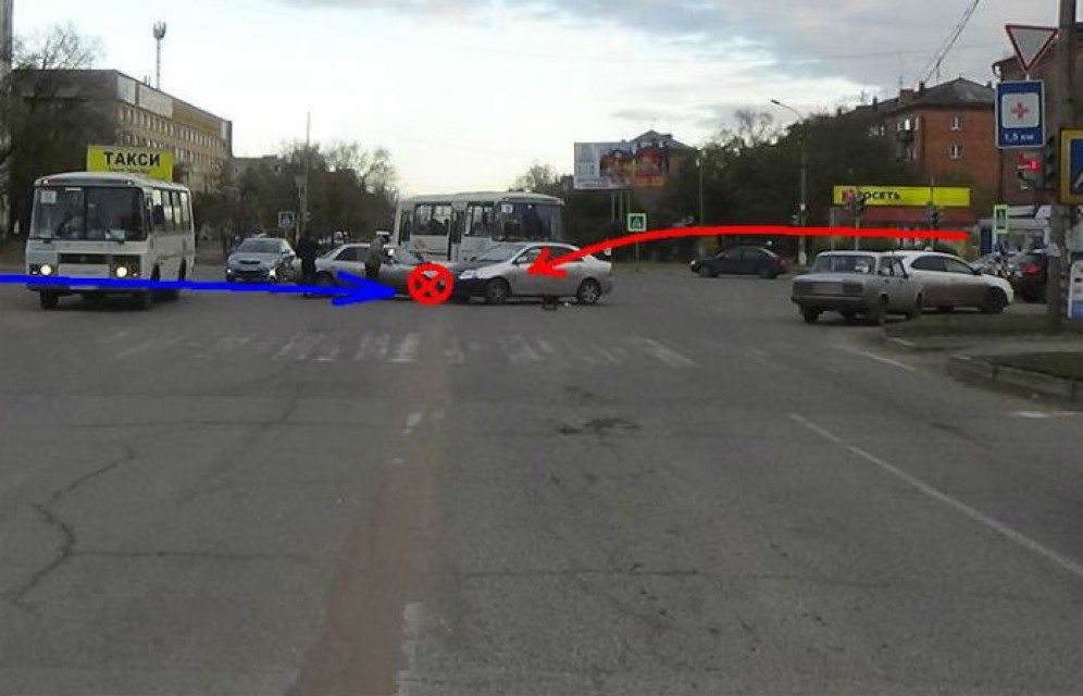 В Черногорске две "Тойоты" не разъехались не перекрестке