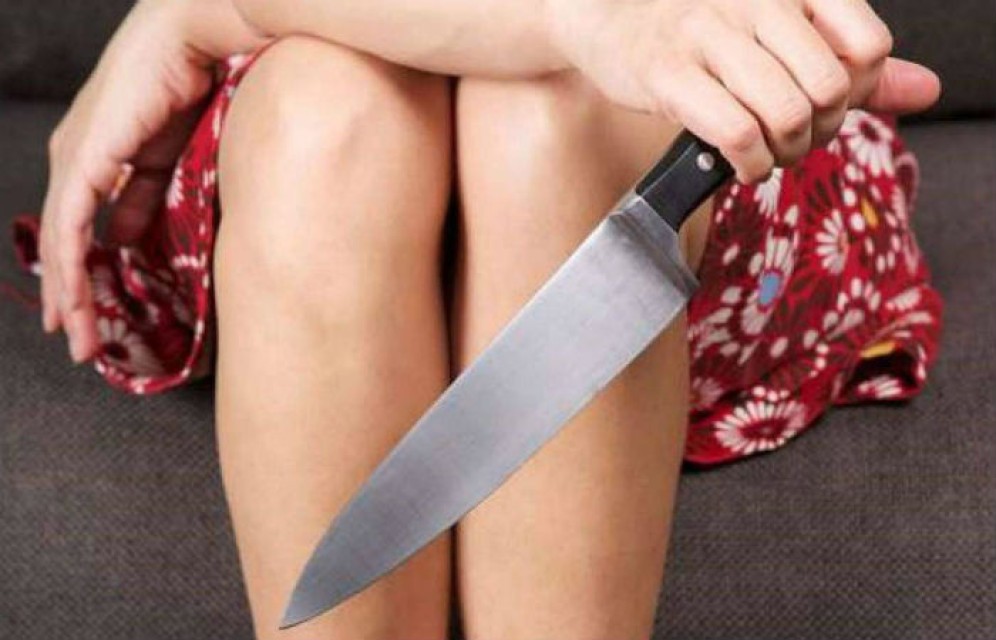 В Абакане 23-летняя девушка зарезала 61-летнего сожителя