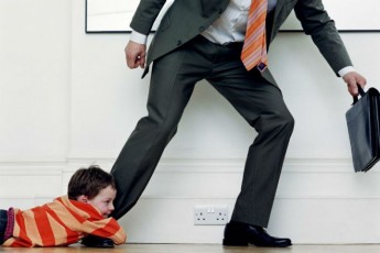 Госдума разрешила приставам задерживать должников-алиментщиков